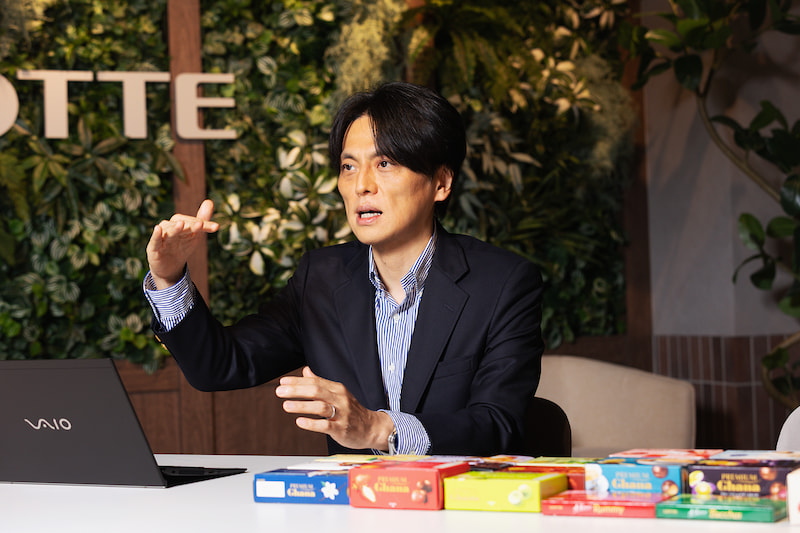 Marketing Nativeのインタビューを受けるロッテ マーケティング本部 第1ブランド戦略部 部長 古市丈二さんの写真