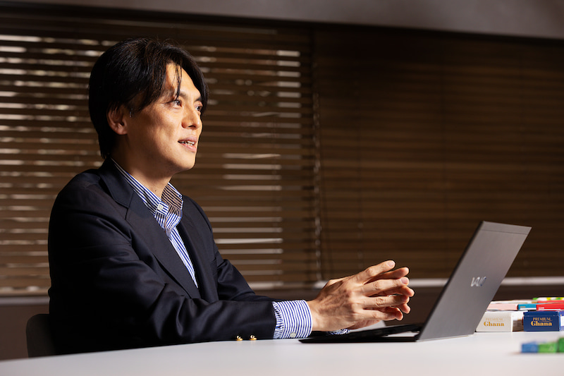 Marketing Nativeのインタビューを受けるロッテ マーケティング本部 第1ブランド戦略部 部長 古市丈二さんの写真