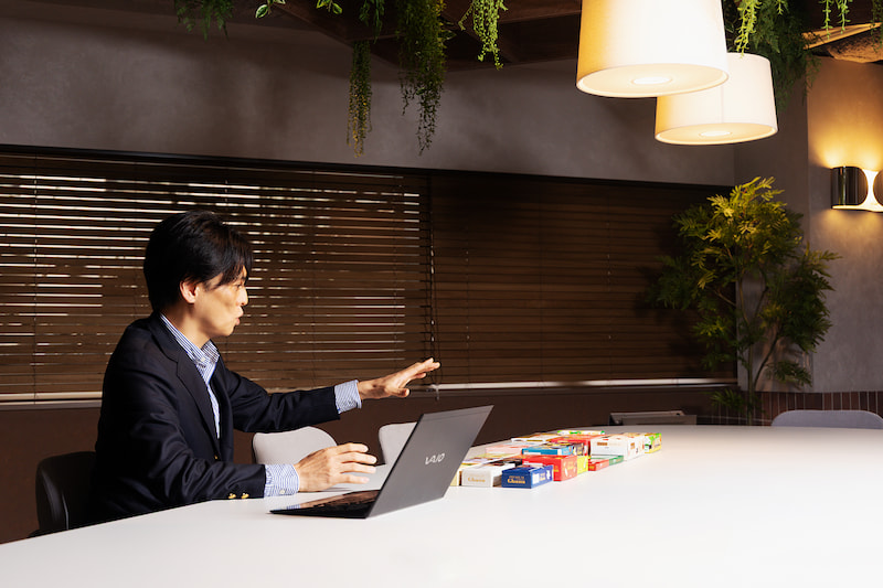 Marketing Nativeのインタビューを受けるロッテ マーケティング本部 第1ブランド戦略部 部長 古市丈二さんの写真