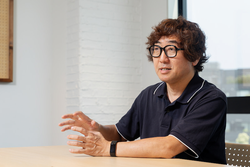 Marketing Nativeのインタビューを受けるC Channel代表取締役社長 森川亮さんの写真