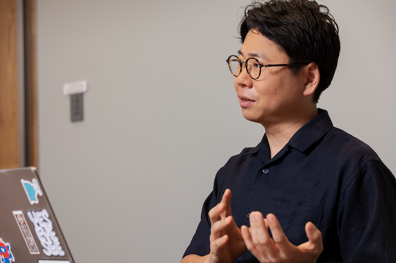 Marketing Nativeのインタビューを受けるエウレカ取締役CMO 村口賢一郎さんの写真